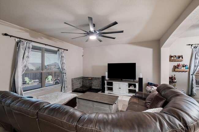 Building Photo - 5802 Acacia Farm