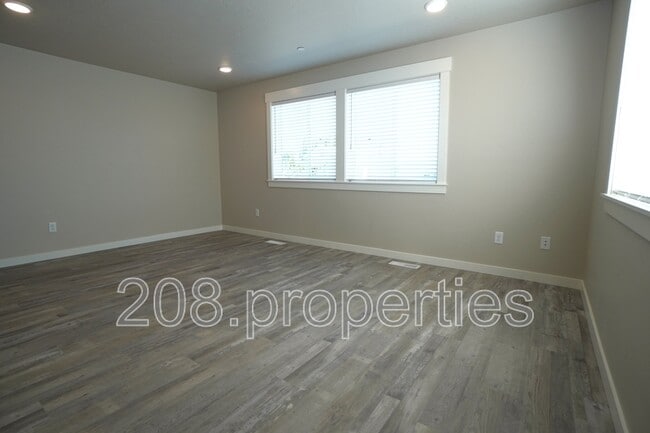 Building Photo - 431 2nd Ave N