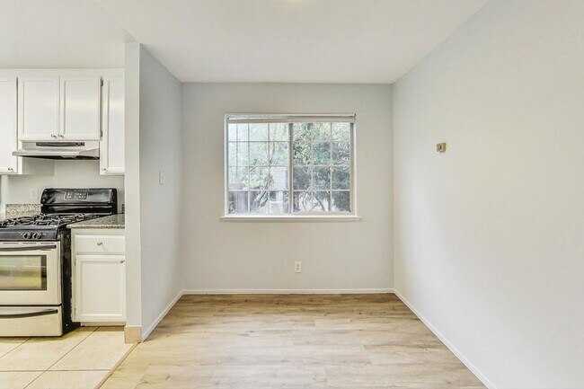Building Photo - 1803 Sausal St