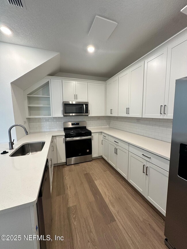 Building Photo - 483 Cherry Elm Dr