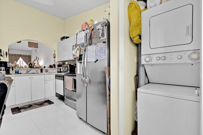 Building Photo - 3395 NE 9th Dr