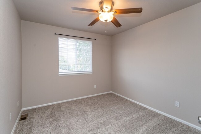 Building Photo - Beautiful 4-bedroom 3-bath located in Stetson Hills!