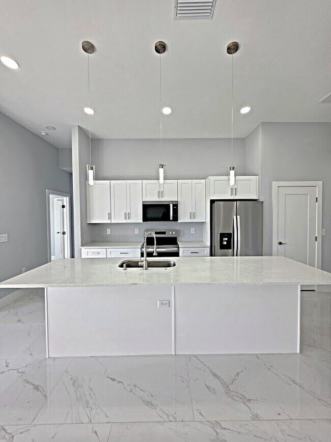 Building Photo - 3717 16th St W