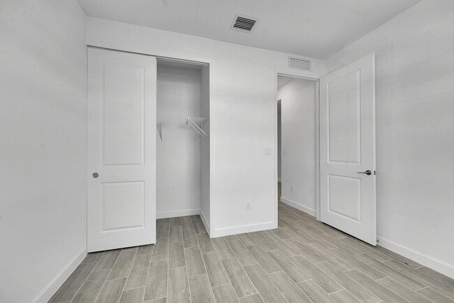 Building Photo - 6429 Seabright Ter