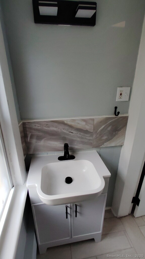 Building Photo - 112 Hobart St