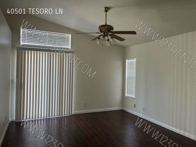 Building Photo - 4BD/3BTH WEST PALMDALE HOME