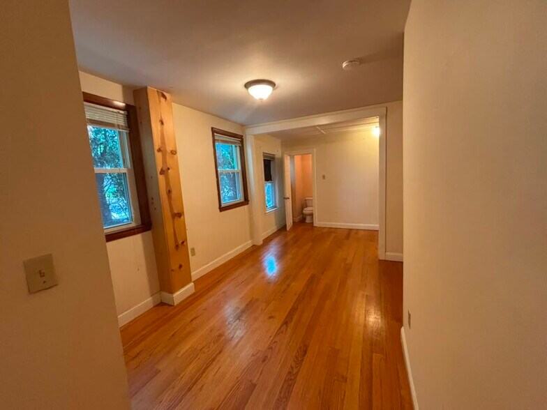 Building Photo - 57 Lakeview Ave