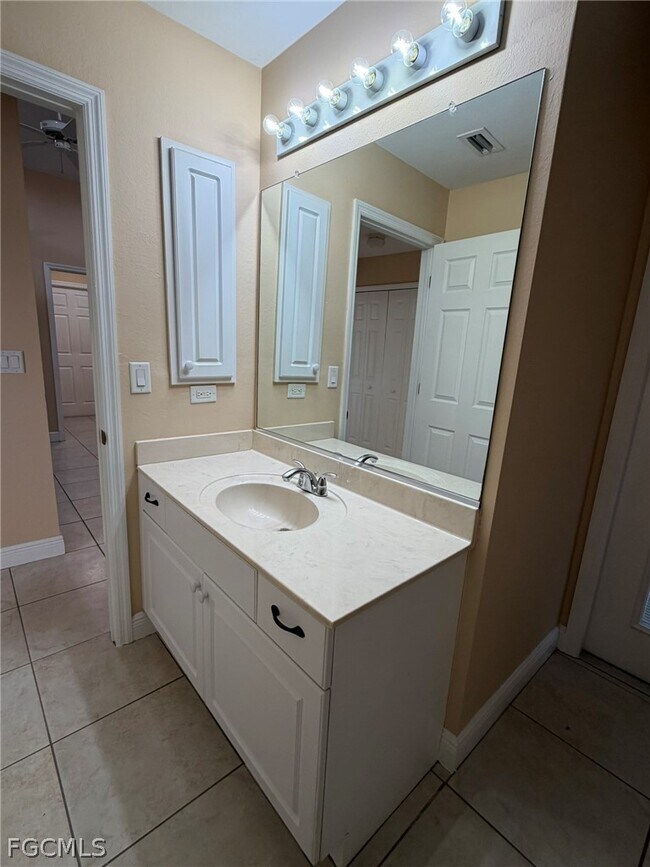 Building Photo - 2553 NW 21st Ave