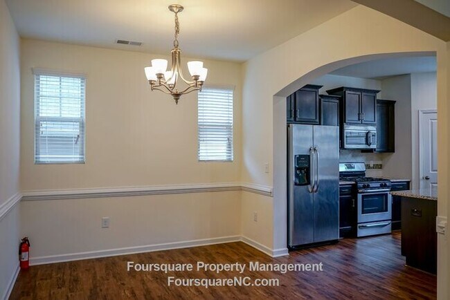 Building Photo - Spacious Single-Family Home with 1st Floor Office, Loft & Fenced Backyard , Includes Washer/Dryer