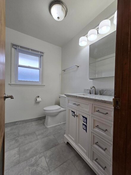 Building Photo - 7230 Beech Ave