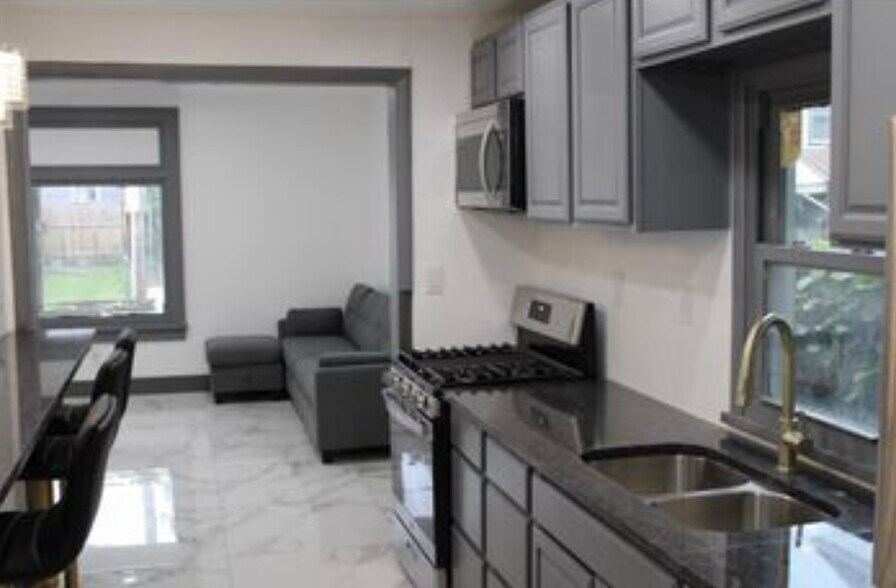 Building Photo - 4 Chapel Pl