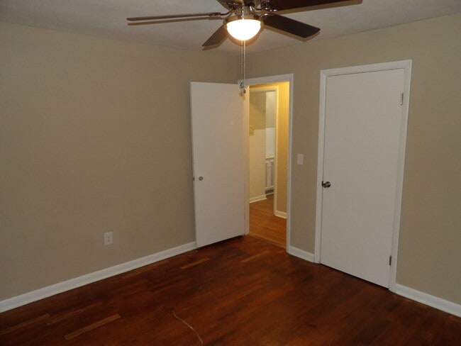 Building Photo - 146 Allnutt Dr