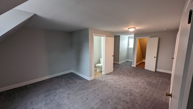 Building Photo - 3 bedroom home on a great block!