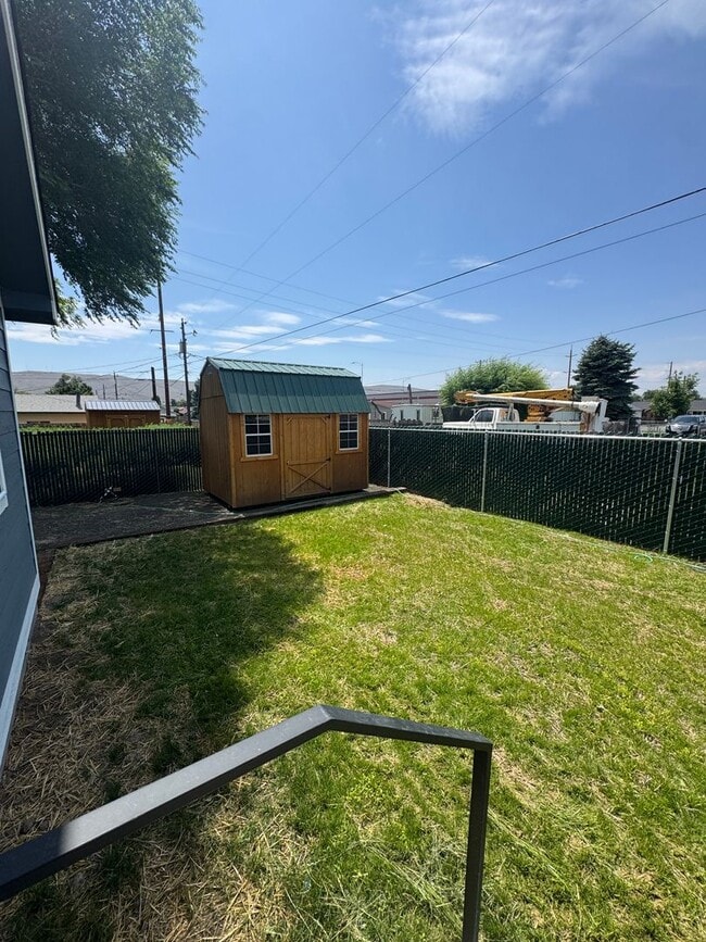 Building Photo - Non-Refundable & Security Deposit Total: $...