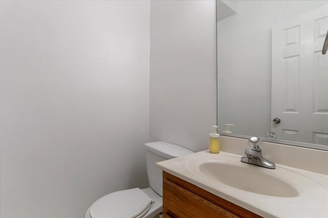 Building Photo - 1310 Hampshire Dr