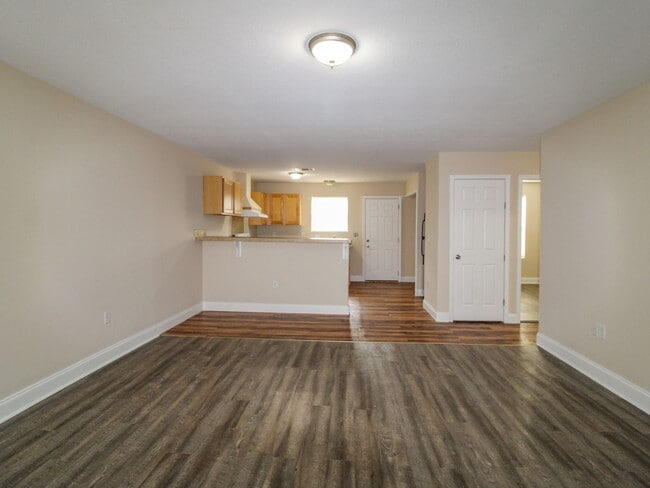 Building Photo - 123 Meadows Ln