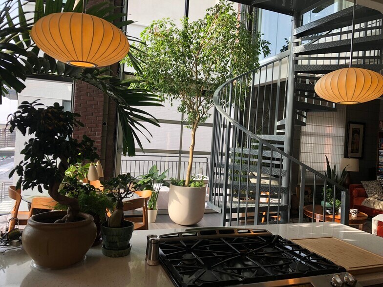 Building Photo - 360 W 300 S