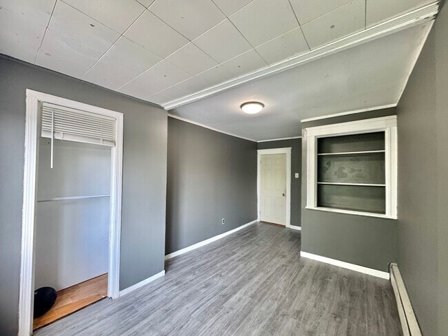 Building Photo - 47 Estes St