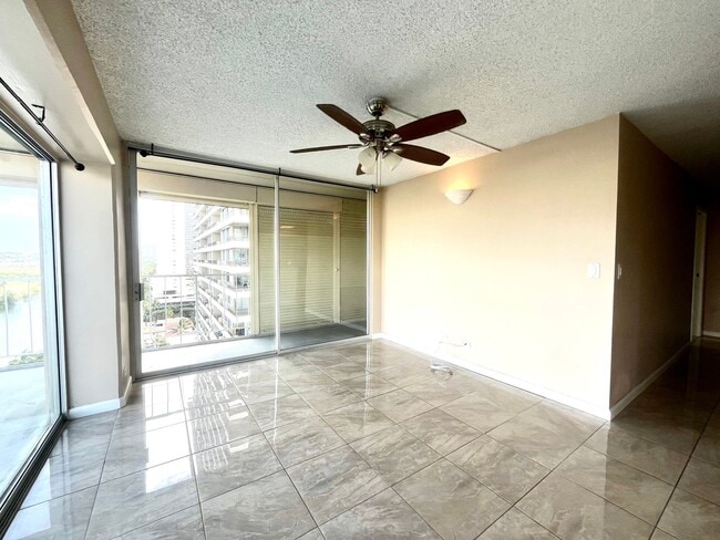 Building Photo - 2115 Ala Wai Blvd