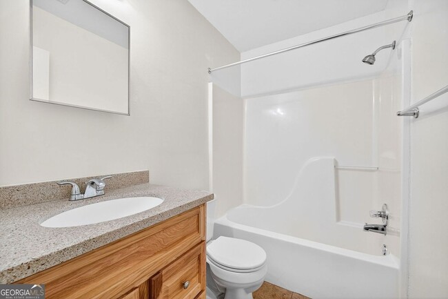 Building Photo - 255 Lowry St