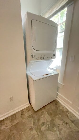 Building Photo - 1018-1024 Brown Street