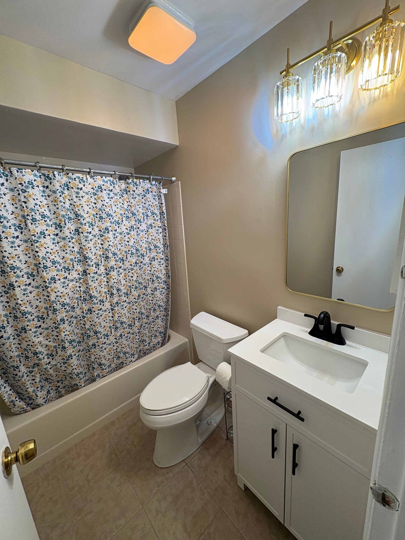 small bathroom - 113 Cascade Ct