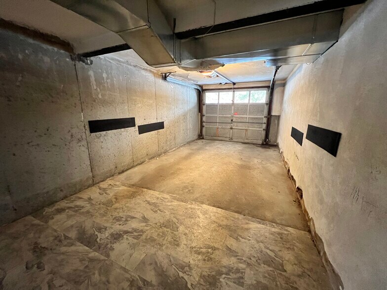 Building Photo - 18 Hill Rd