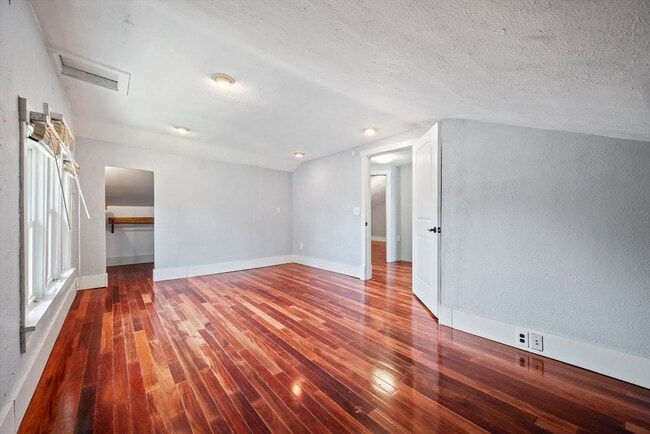 Building Photo - 3917 S Acoma St