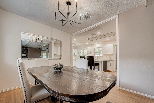 Building Photo - 4731 Casemont Dr