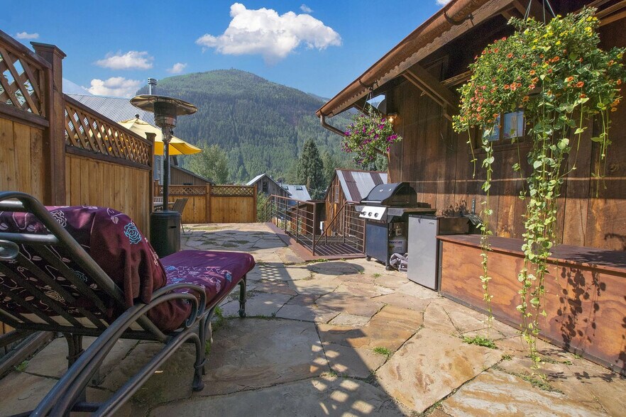 Building Photo - 216 E Galena Ave