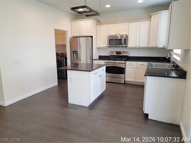 Building Photo - 998 Lone Pine River Ave