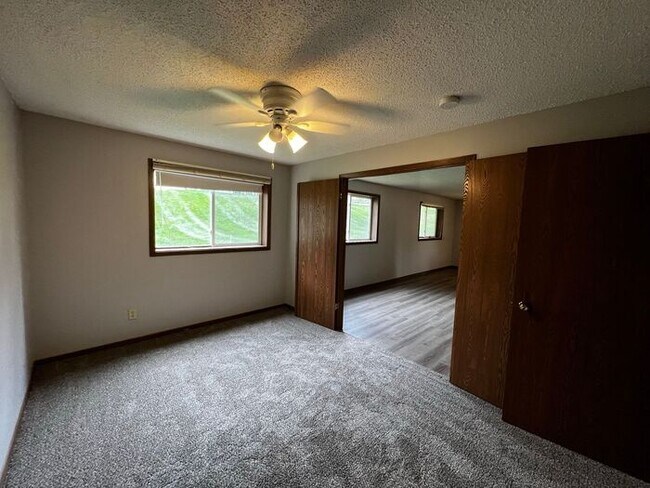 Building Photo - $1,100 | 2 Bedroom, 1 Bathroom Condo | No ...