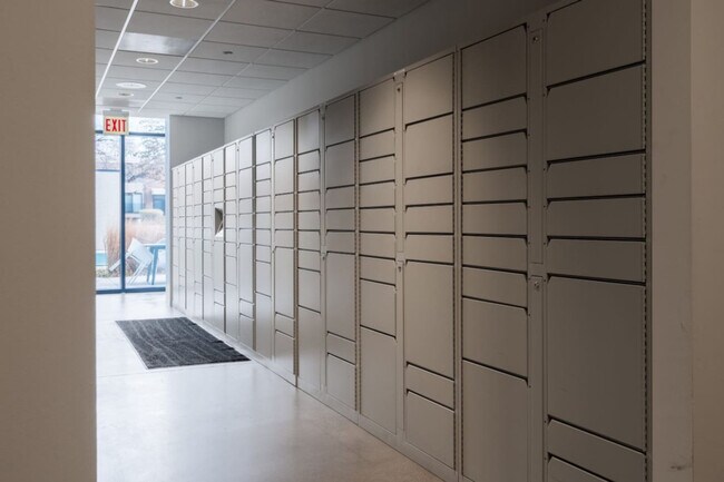 Building Photo - 901 S Ashland Ave