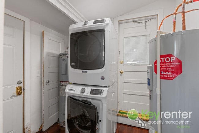 Building Photo - N Jefferson Duplex