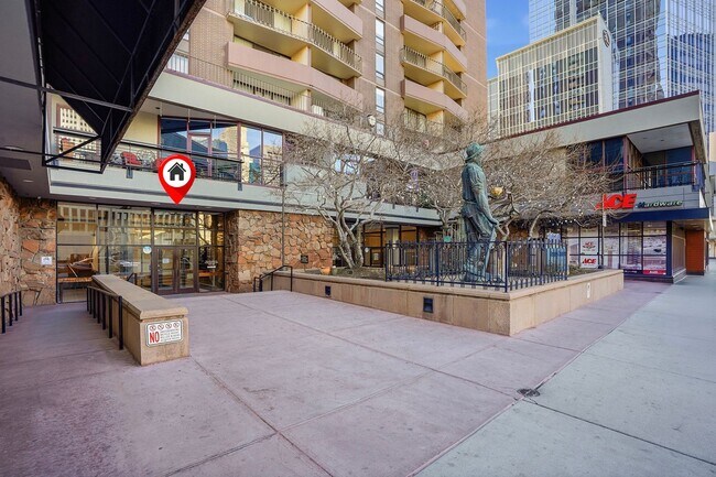 Building Photo - 35th Floor Downtown Denver Condo | 1 Bed | Private Balcony | Mountain Views