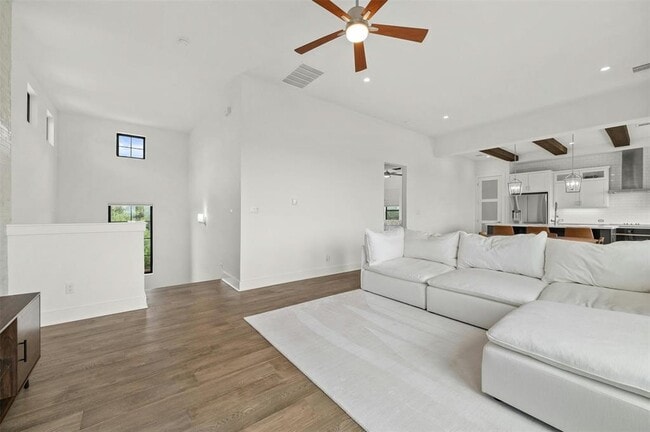 Building Photo - 223 Honey Creek Ct