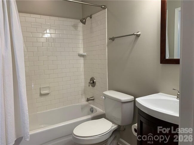 Building Photo - 2519 Stockbridge Dr