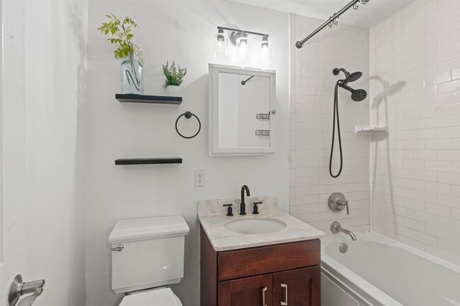 Building Photo - 187 Wayne St