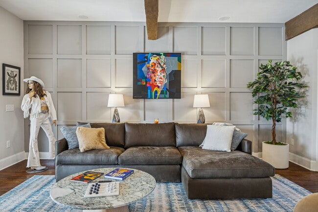 Building Photo - 594 Lake Haven Dr