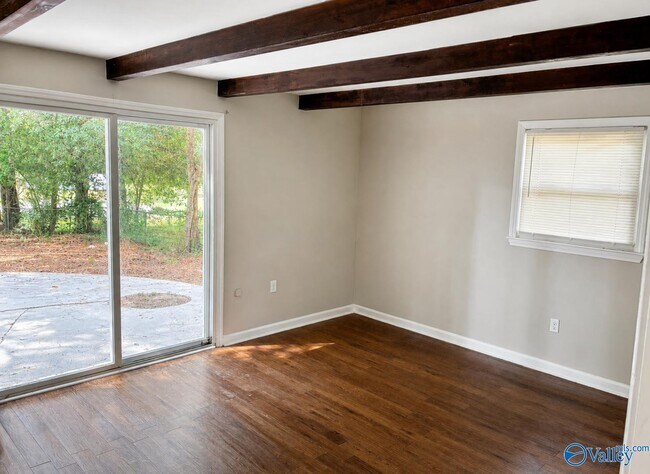Building Photo - 2607 Bonnieview Dr NW