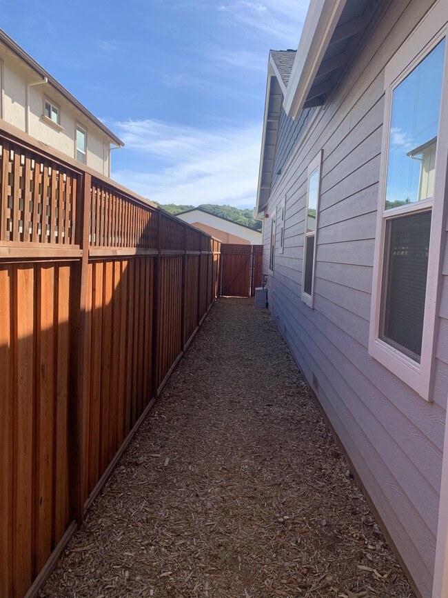 Building Photo - 3626 Aaron Dr