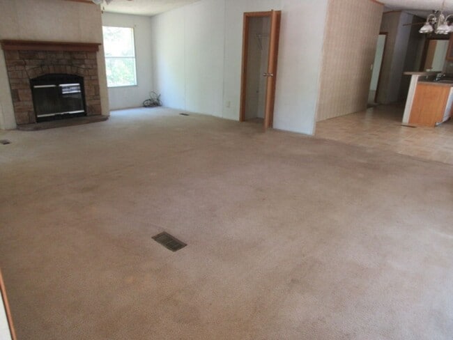 Building Photo - 406 Crystal Dr