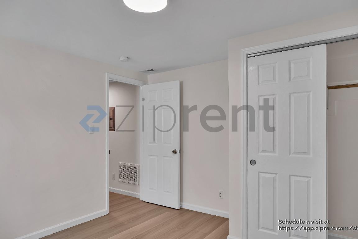 Building Photo - 860 Olive Ave