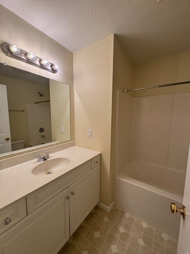 Building Photo - Taylor Spring Townhouse With Garage and Basement