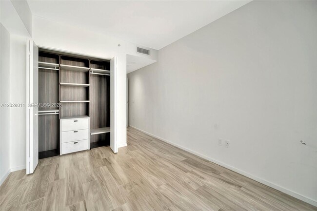 Building Photo - 801 S Miami Ave