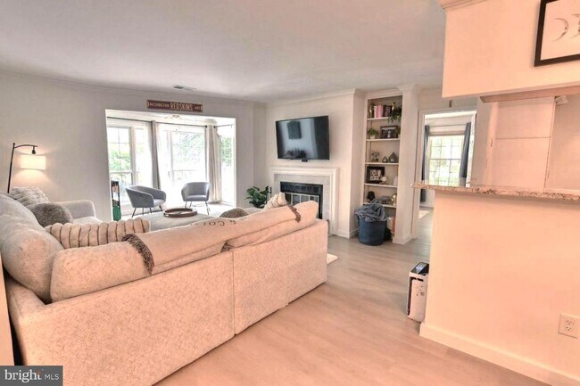Building Photo - 2220 Springwood Dr