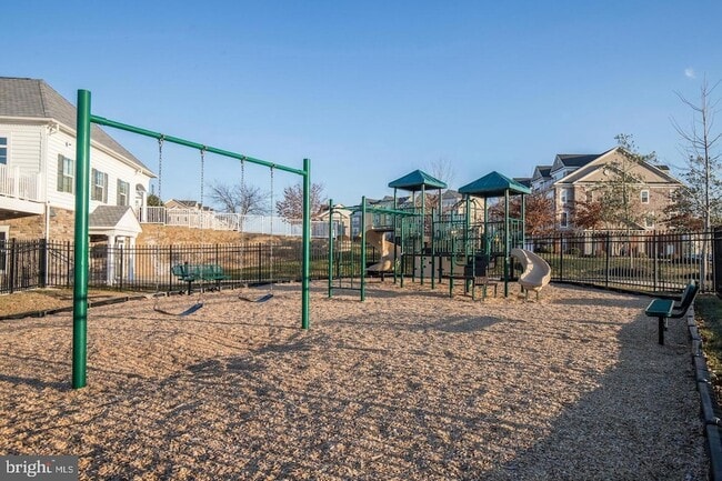 Building Photo - 42592 Sunset Ridge Square