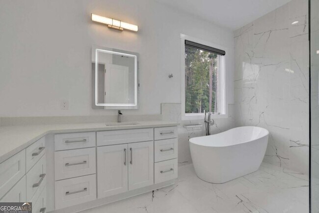 Building Photo - 2964 Old Peachtree Rd NE