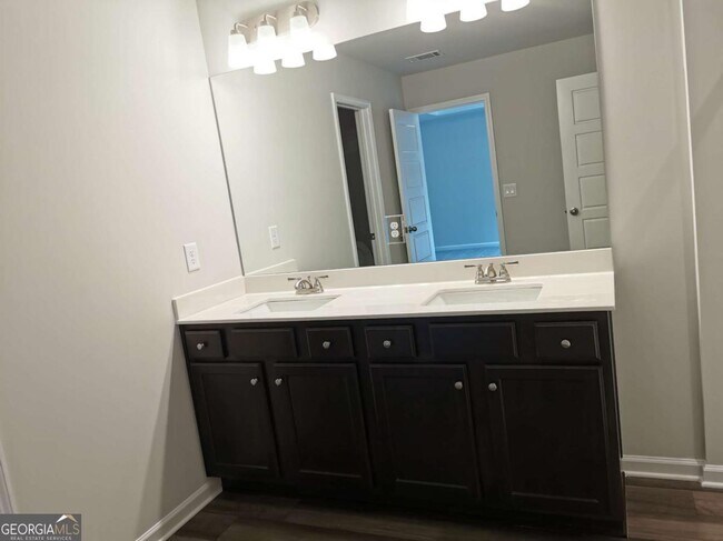 Building Photo - 159 Station Overlook Dr