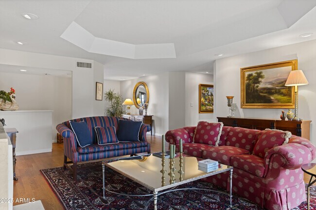 Building Photo - 6131 E Naumann Dr